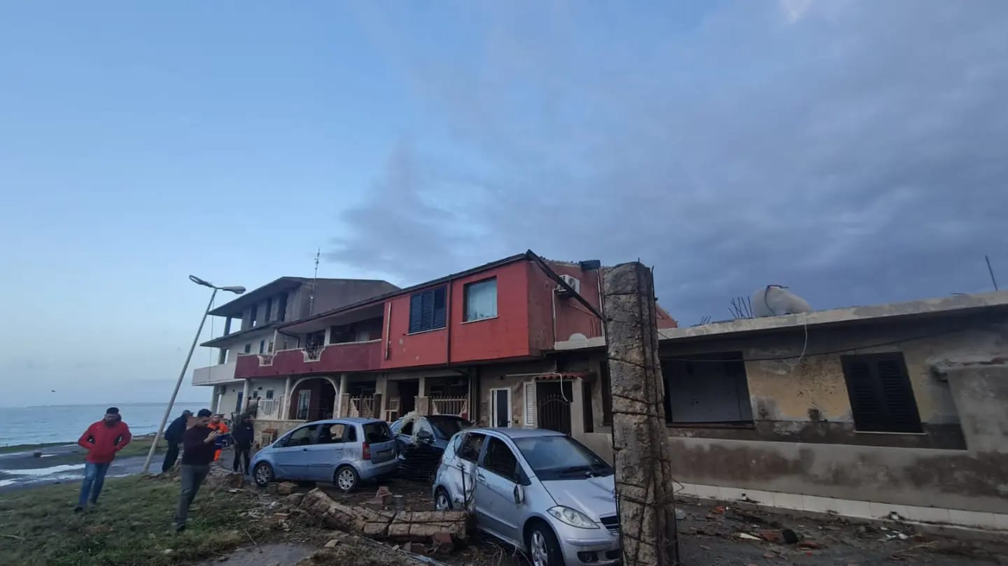 Tromba d’aria, al via la ricognizione dei danni e la richiesta dello stato di emergenza: scarica qui il modello 
