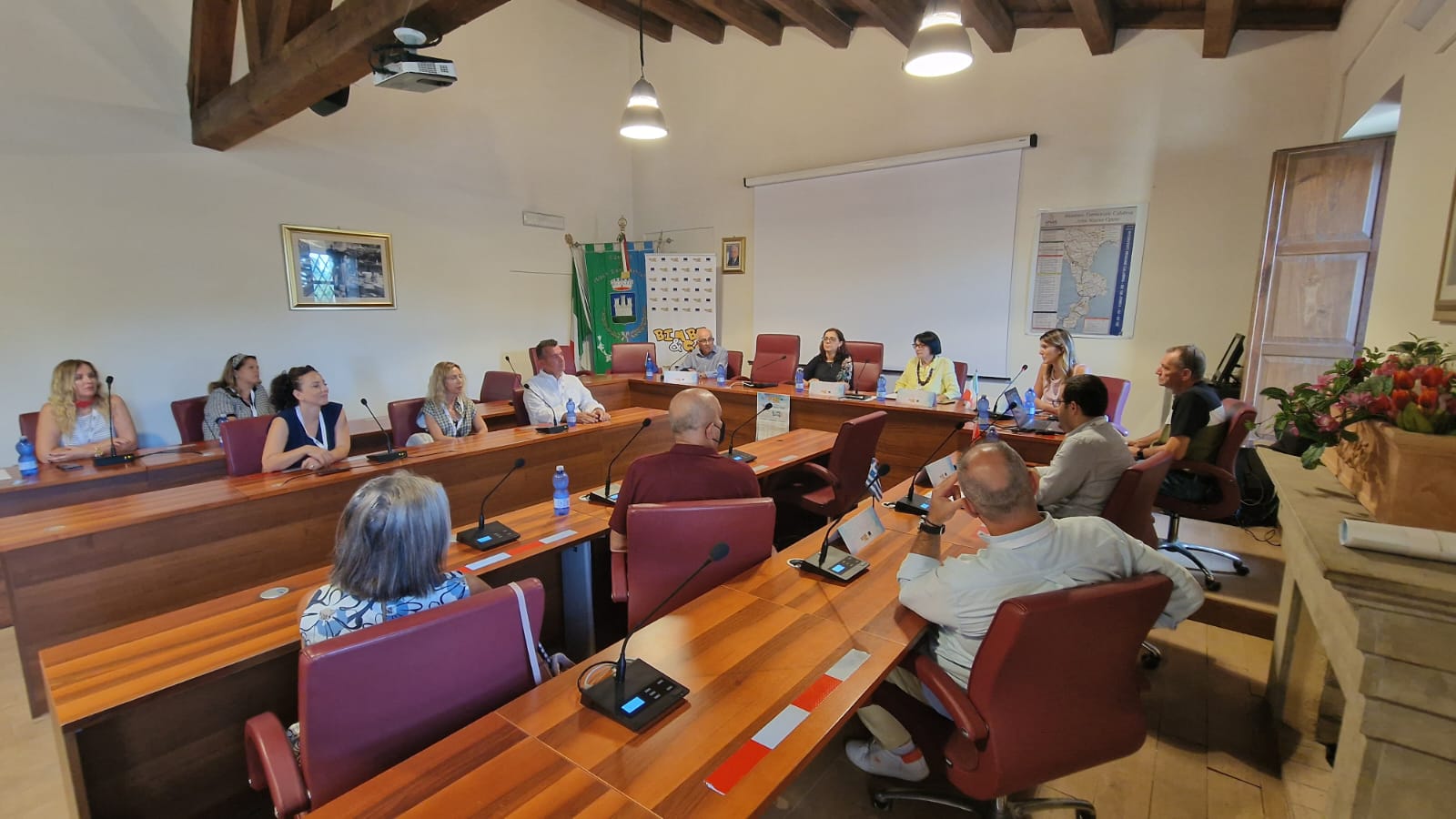 delegazione greca e turca in sala consiliare