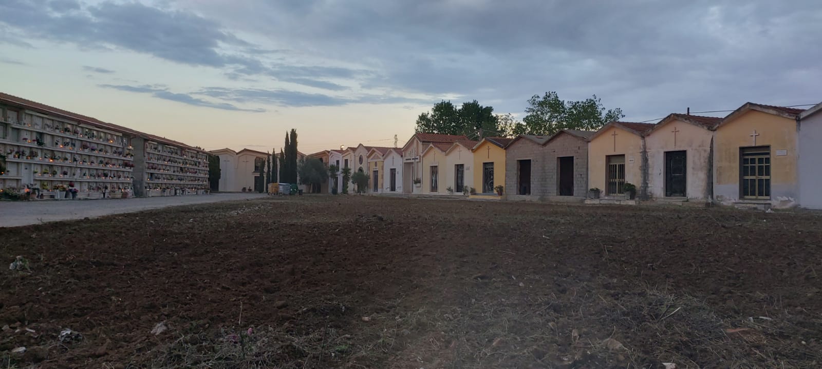 interno-cimitero-isola