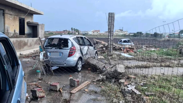 Tromba d'aria nel Crotonese, foto Ansa (1)